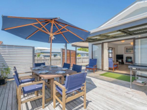 Shore Beats Work - Whangamata Holiday Home, Whangamata